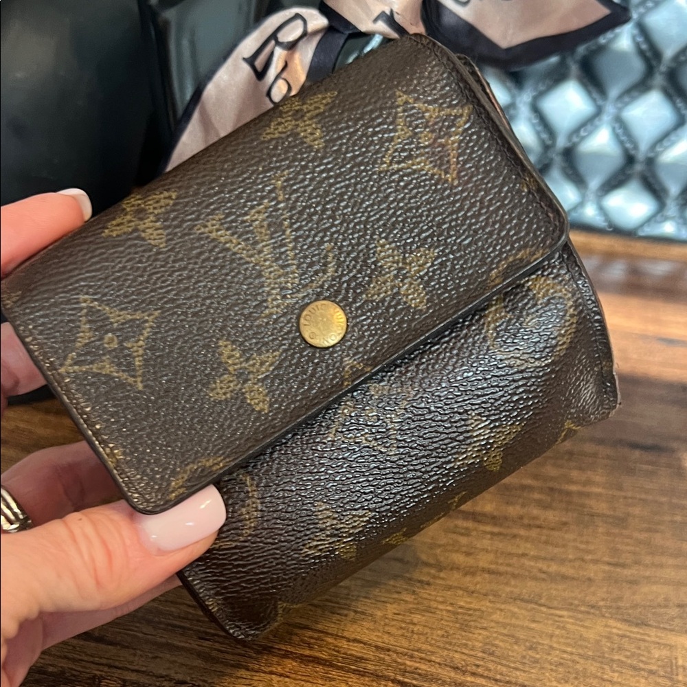 100% Authentic Louis Vuitton Brown MonogramWallet